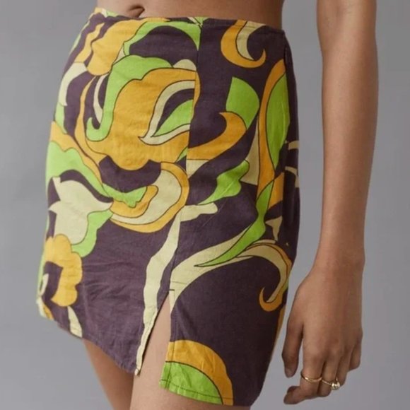 Groovy Urban Outfitters Mini Skirt - Picture 2 of 3